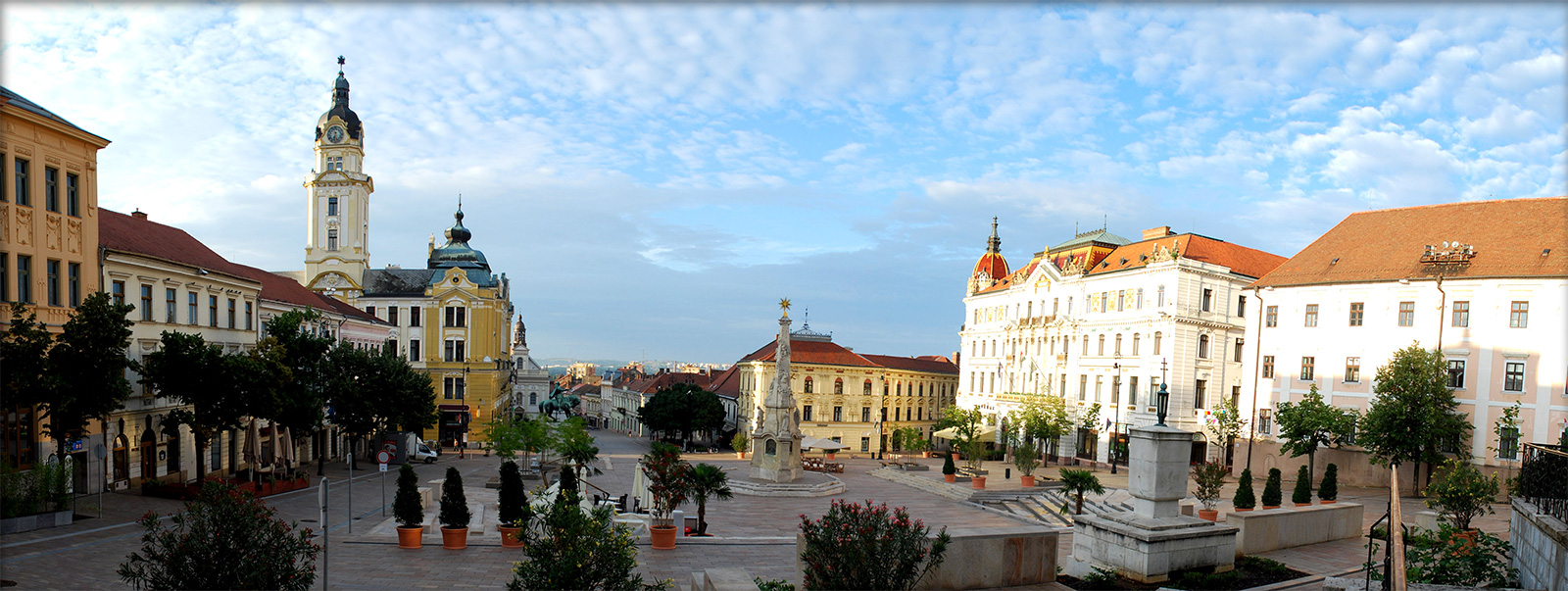 Pécs főterének látképe a dzsámitól nézve